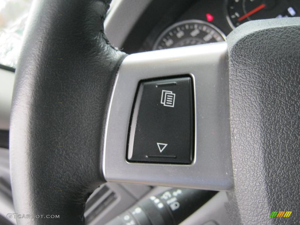 2009 Jeep Grand Cherokee Laredo 4x4 Controls Photo #39422786