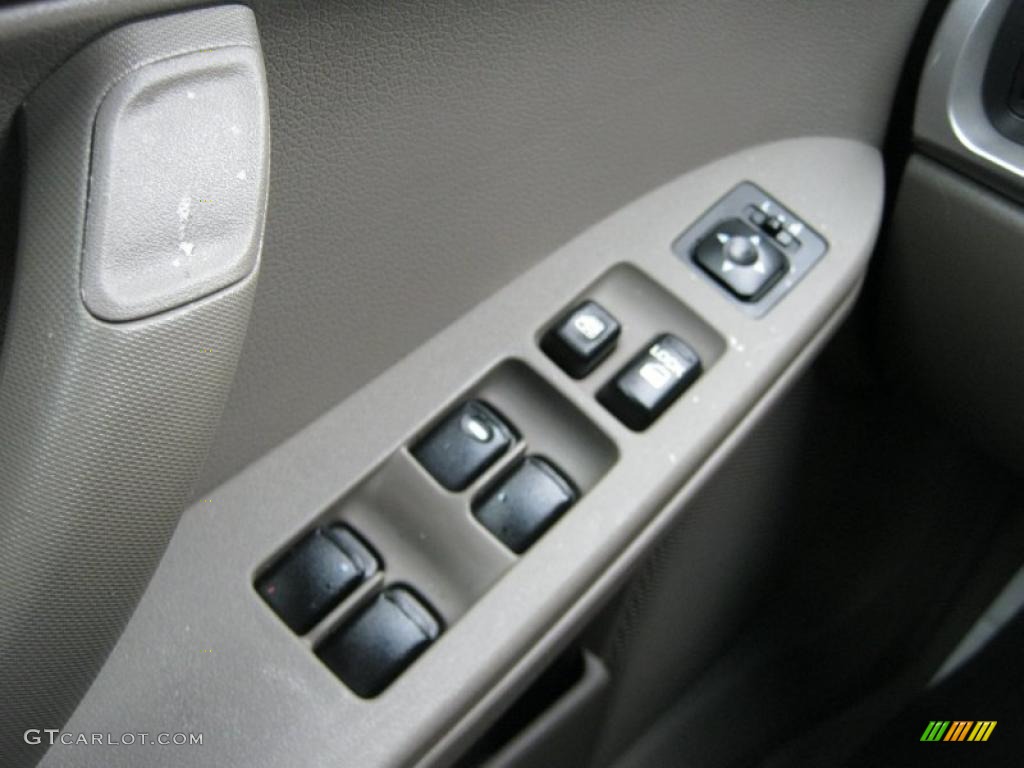 2006 Mitsubishi Galant ES Controls Photo #39423022