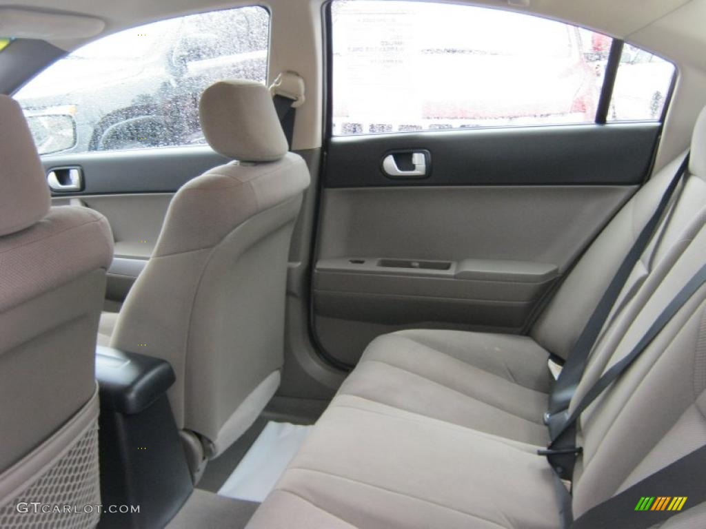 Beige Interior 2006 Mitsubishi Galant ES Photo #39423082