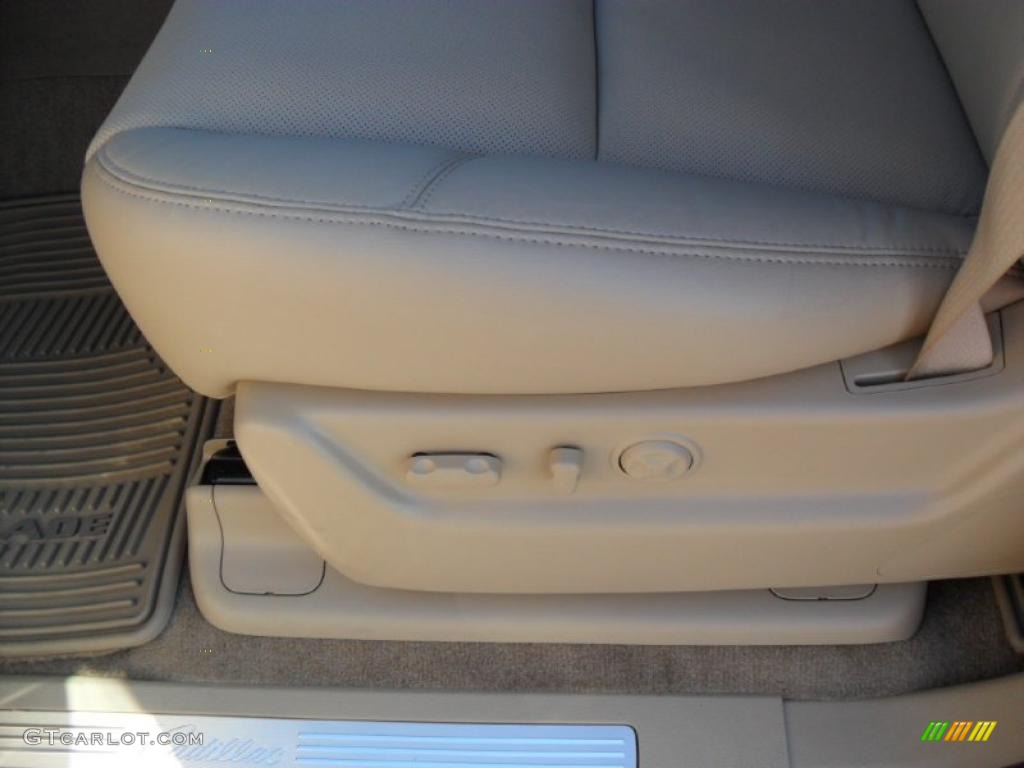Cashmere/Cocoa Interior 2011 Cadillac Escalade Luxury AWD Photo #39423558