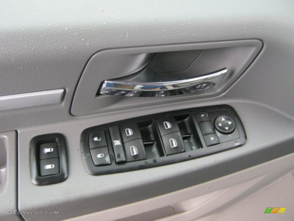2008 Dodge Grand Caravan SXT Controls Photo #39423975