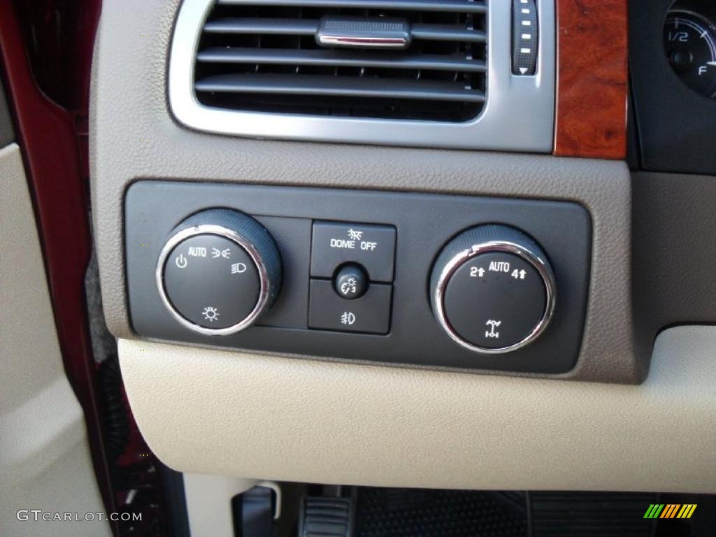 2011 GMC Yukon SLT 4x4 Controls Photo #39424050