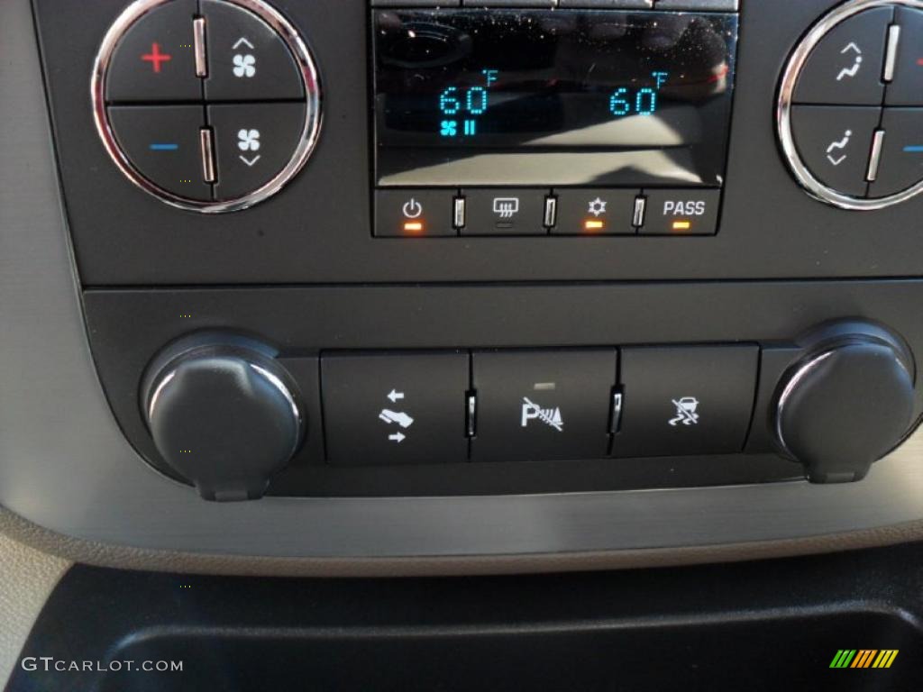 2011 GMC Yukon SLT 4x4 Controls Photo #39424126