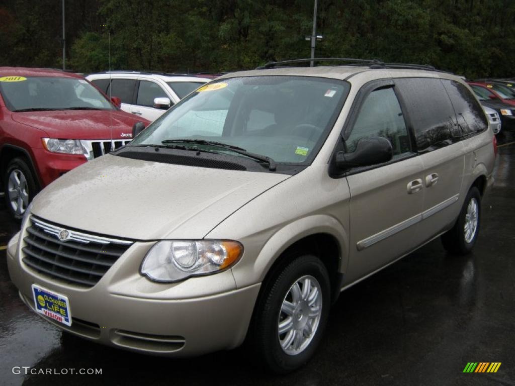 Linen Gold Metallic 2006 Chrysler Town & Country Touring Exterior Photo #39424550