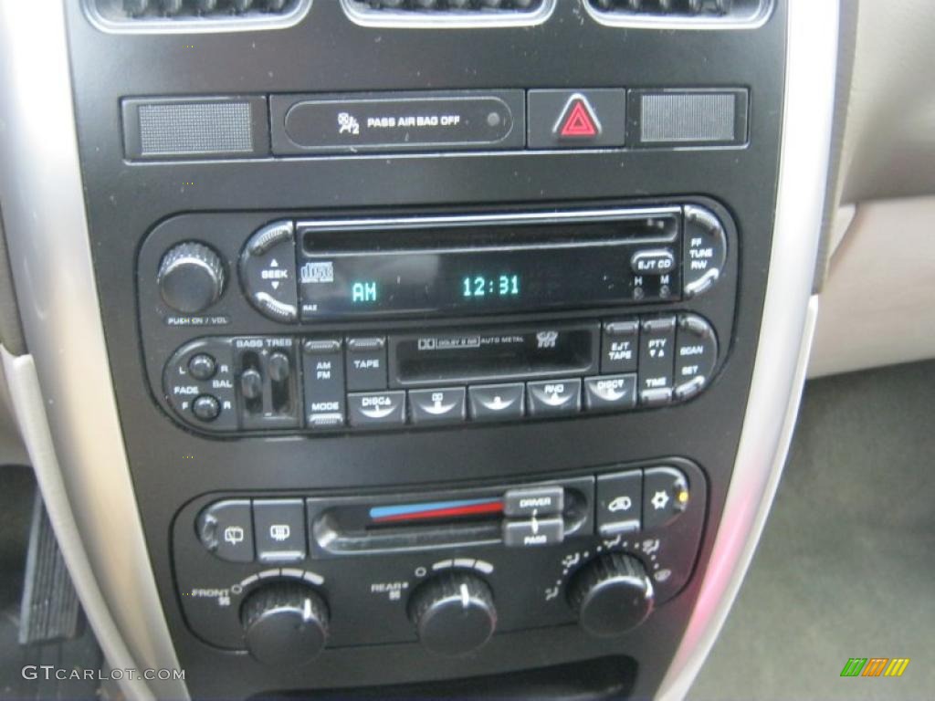2006 Chrysler Town & Country Touring Controls Photo #39424618