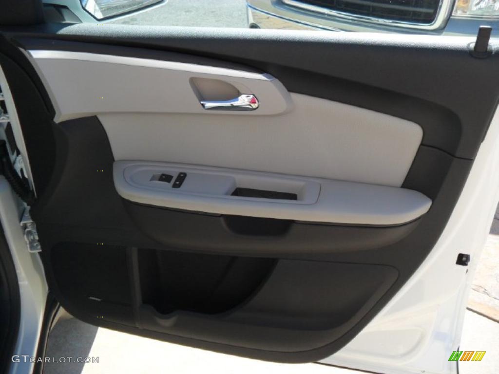 2011 Chevrolet Traverse LTZ Light Gray/Ebony Door Panel Photo #39425230