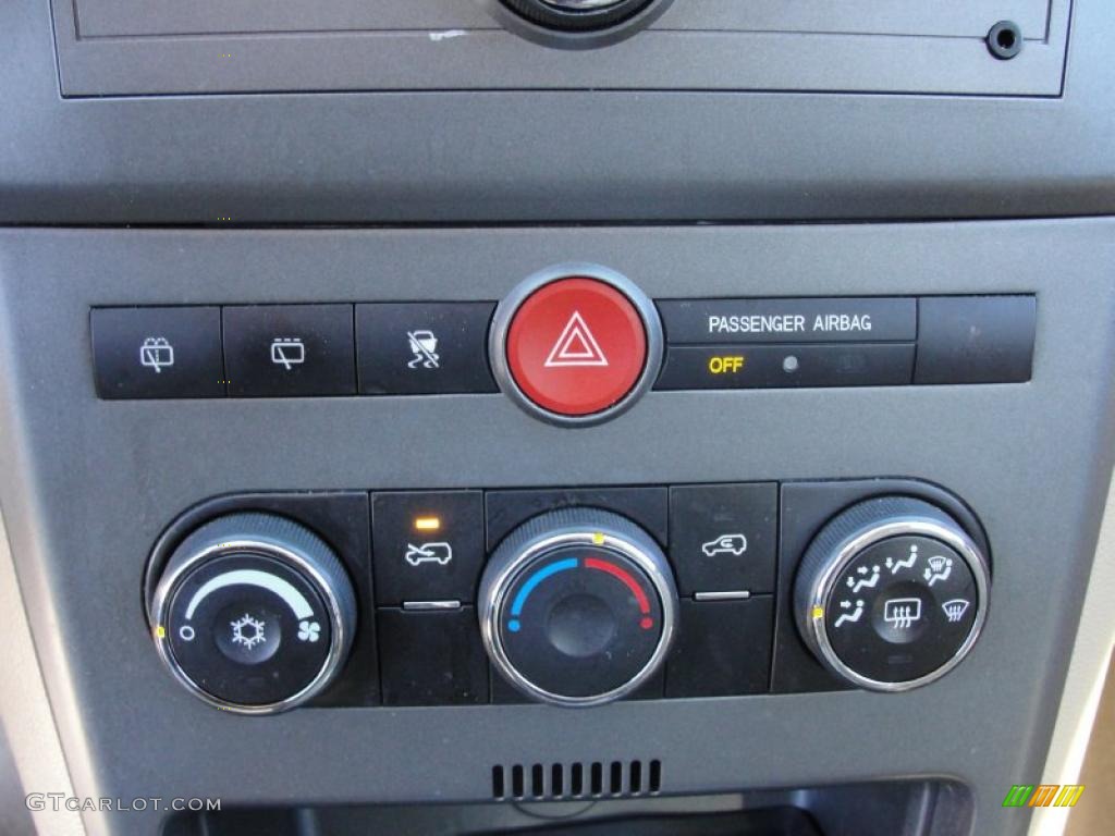 2008 Saturn VUE XE Controls Photo #39426298
