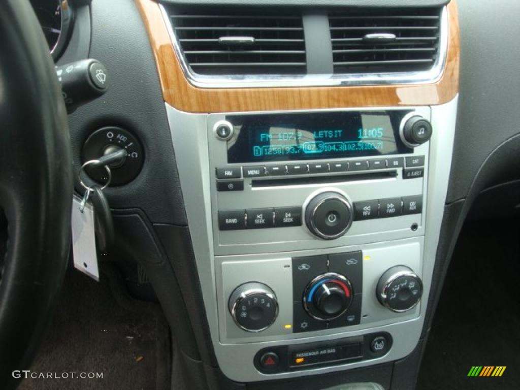 2008 Chevrolet Malibu LT Sedan Controls Photo #39427478