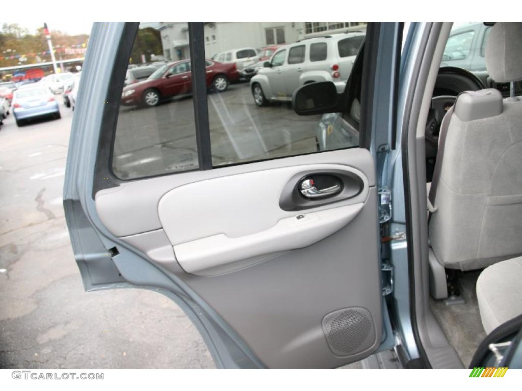 2006 Chevrolet TrailBlazer LS 4x4 Light Gray Door Panel Photo #39427878