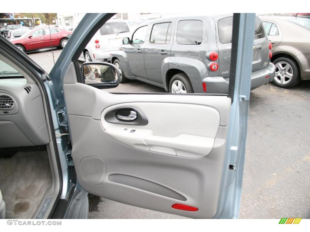 2006 Chevrolet TrailBlazer LS 4x4 Light Gray Door Panel Photo #39427910