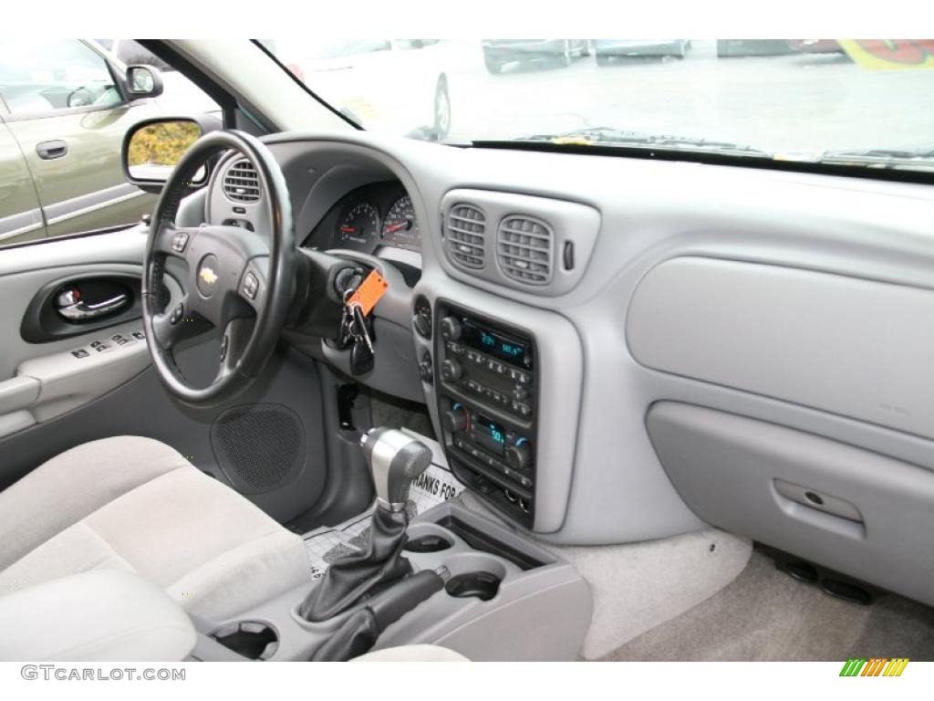 2006 Chevrolet TrailBlazer LS 4x4 Light Gray Dashboard Photo #39427926