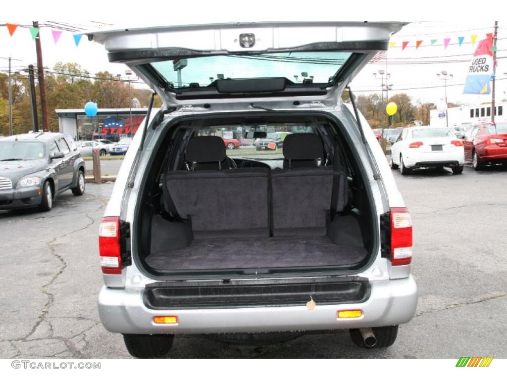 2004 Nissan Pathfinder SE 4x4 Trunk Photo #39428182