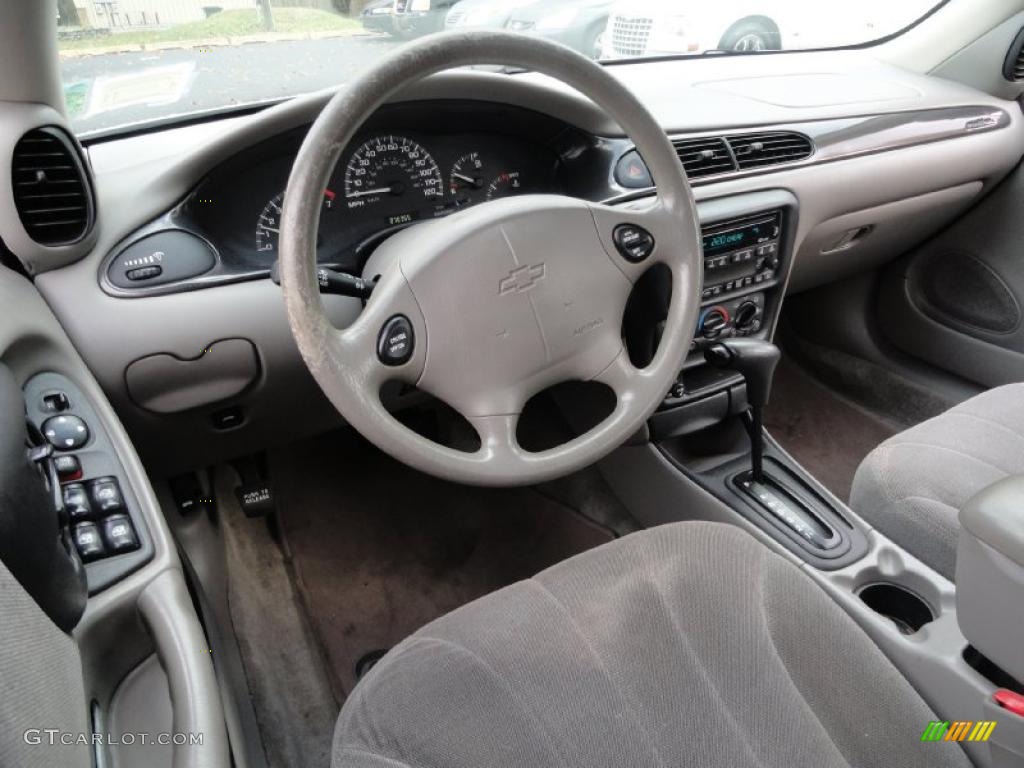 2002 Malibu Sedan - Bright White / Gray photo #12