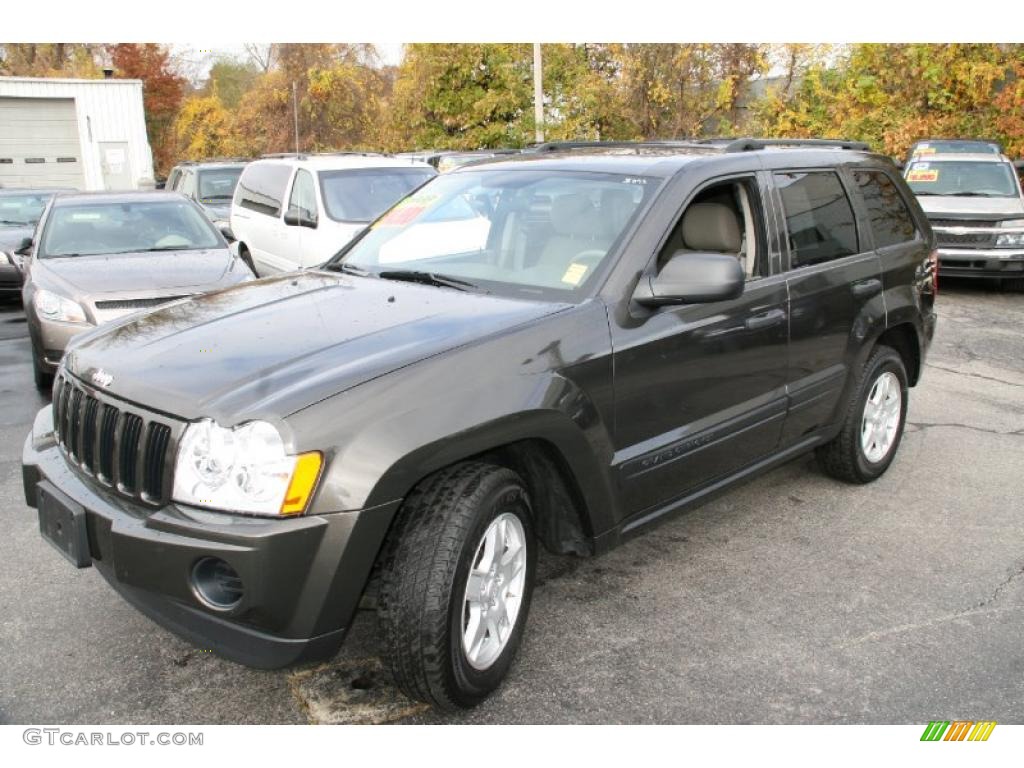 2005 Grand Cherokee Laredo 4x4 - Dark Khaki Pearl / Dark Khaki/Light Graystone photo #1