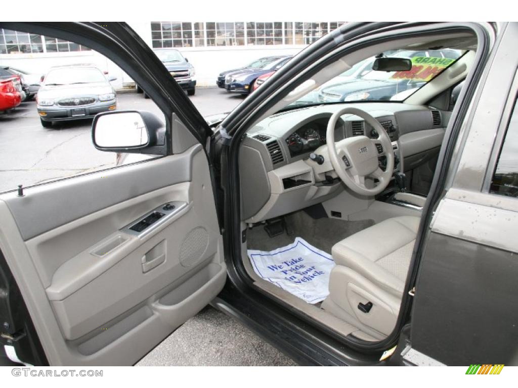Dark Khaki/Light Graystone Interior 2005 Jeep Grand Cherokee Laredo 4x4 Photo #39429006