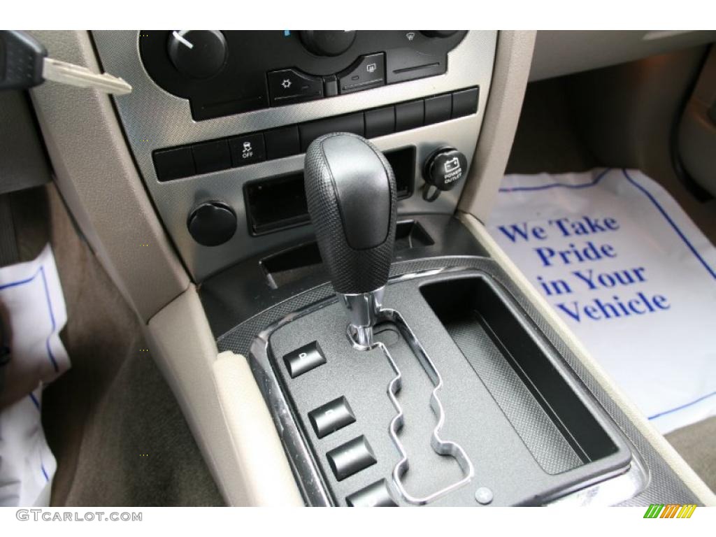 2005 Jeep Grand Cherokee Laredo 4x4 5 Speed Automatic Transmission Photo #39429206