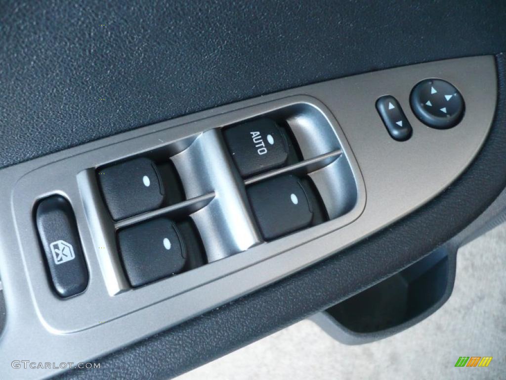 2010 Chevrolet Malibu LTZ Sedan Controls Photo #39429778
