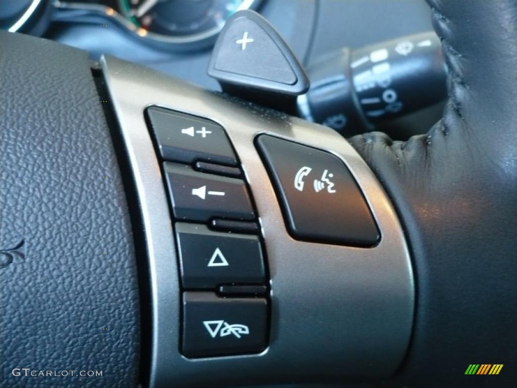 2010 Chevrolet Malibu LTZ Sedan Controls Photo #39429934