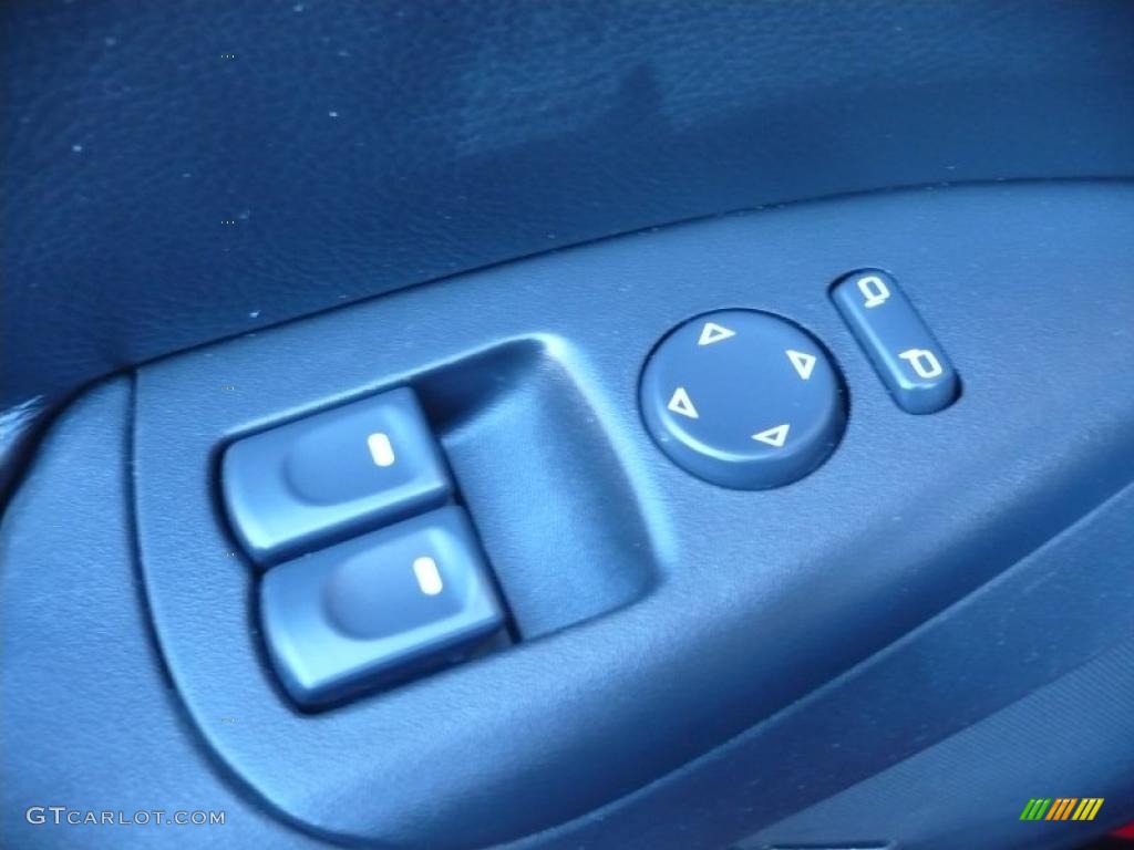2005 Chevrolet Corvette Convertible Controls Photo #39430133