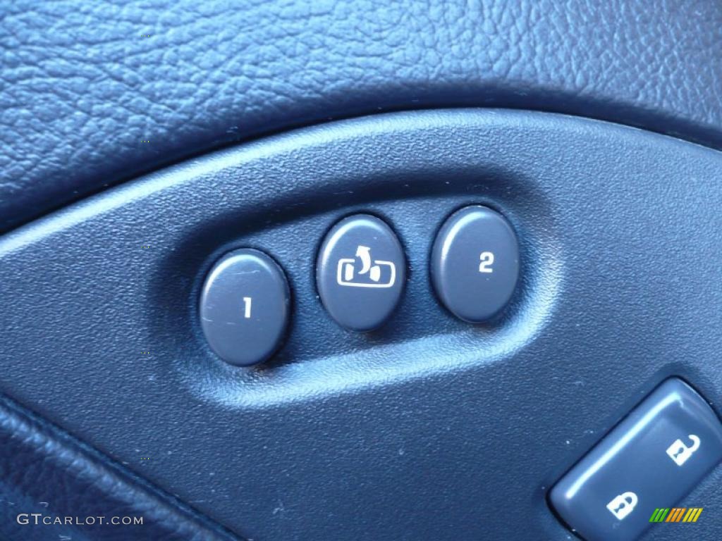 2005 Chevrolet Corvette Convertible Controls Photo #39430142