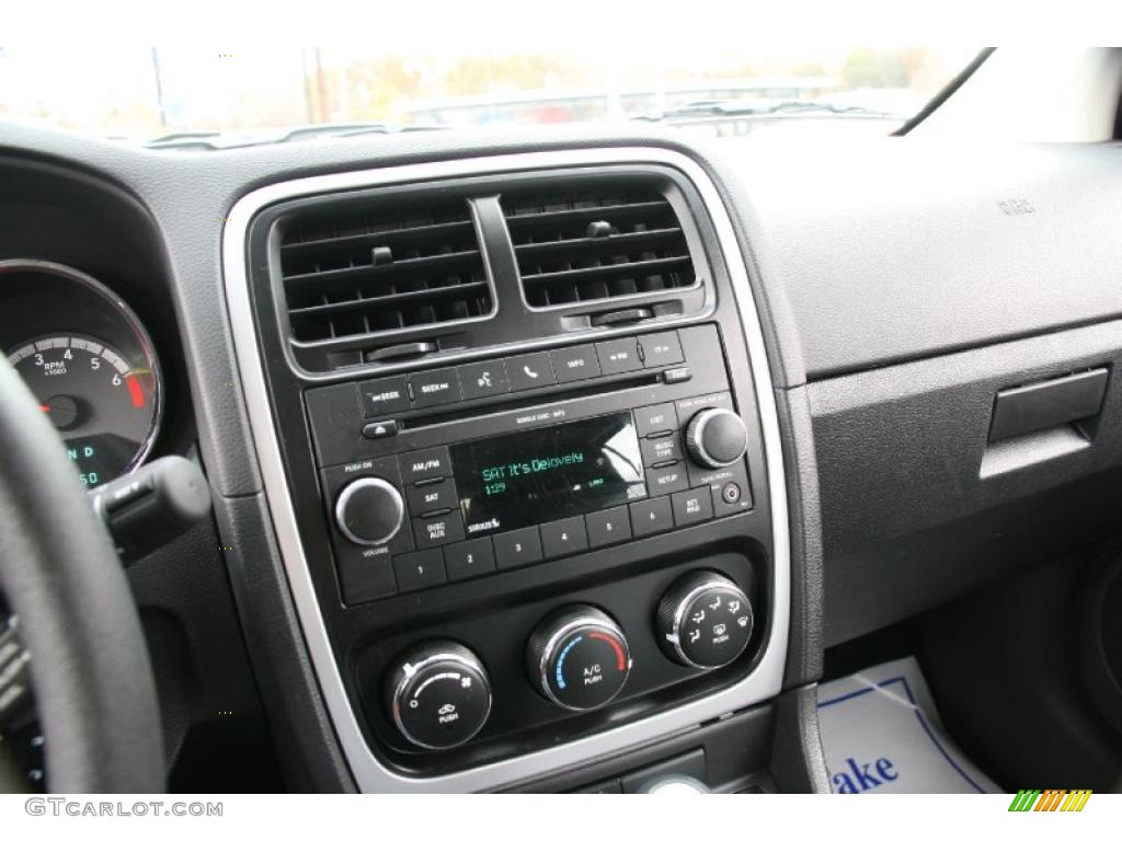 2010 Dodge Caliber SXT Controls Photo #39430338