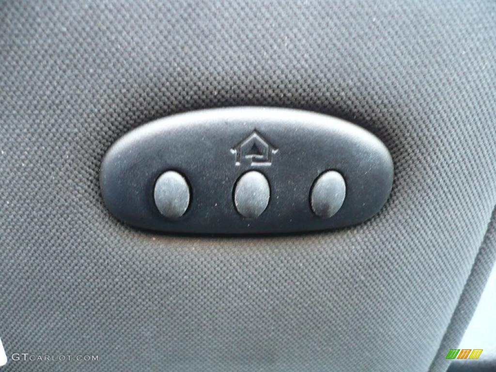 2005 Chevrolet Corvette Convertible Controls Photo #39430386