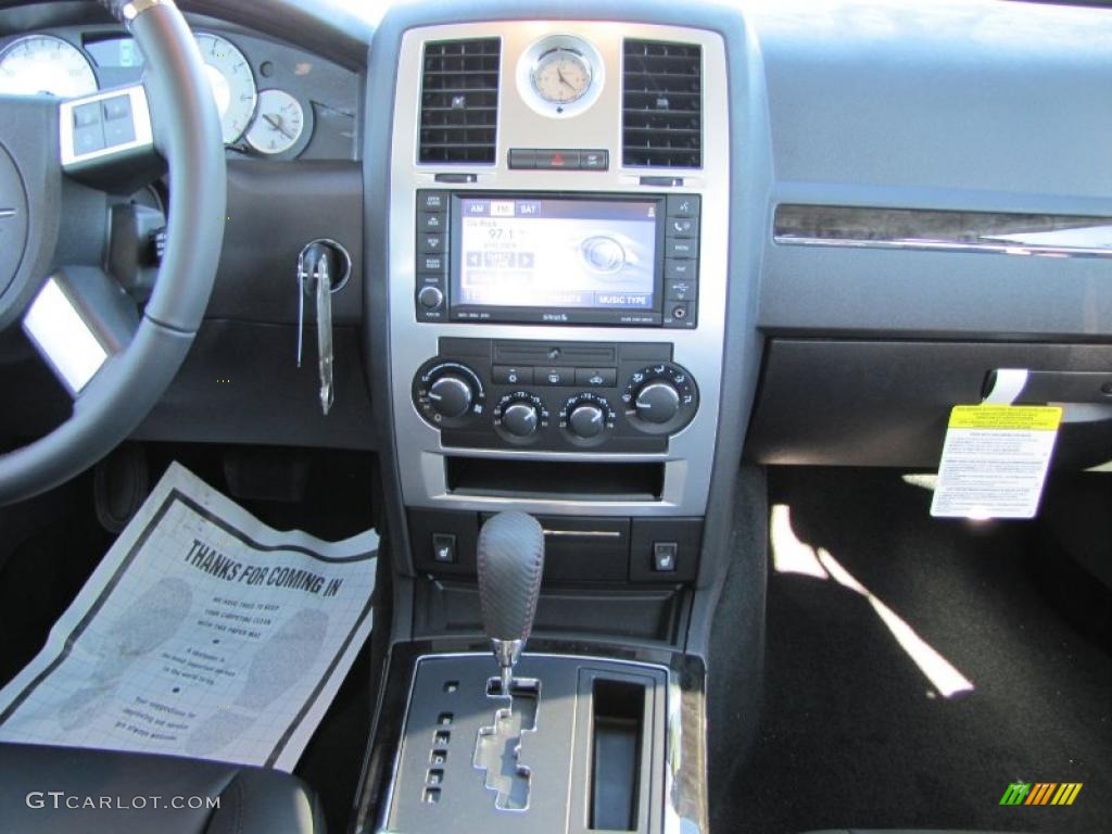 2010 Chrysler 300 300S V6 Controls Photo #39432138