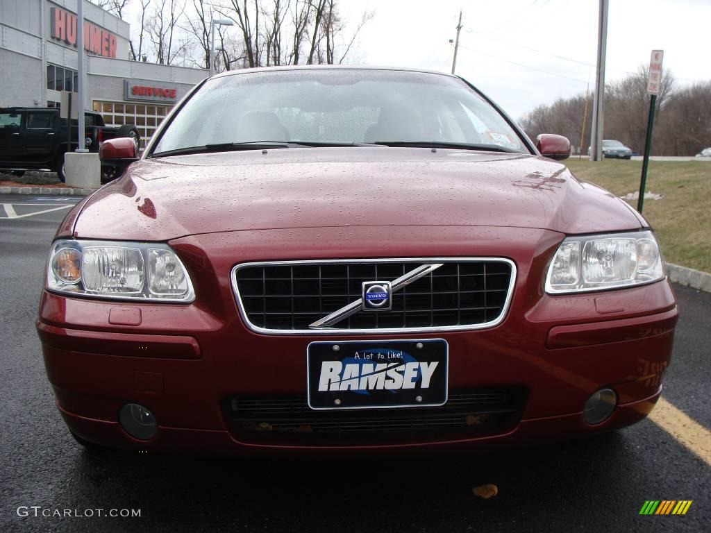 2005 S60 2.5T - Ruby Red Metallic / Taupe/Light Taupe photo #2
