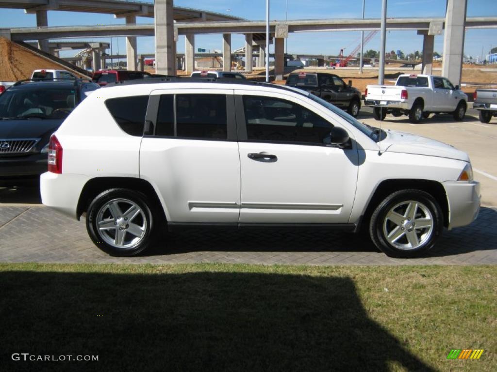 2010 Compass Sport - Stone White / Dark Slate Gray/Light Pebble Beige photo #6