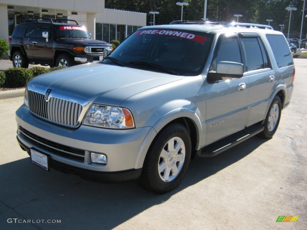 2005 Navigator Luxury - Satellite Silver Metallic / Dove Grey photo #1