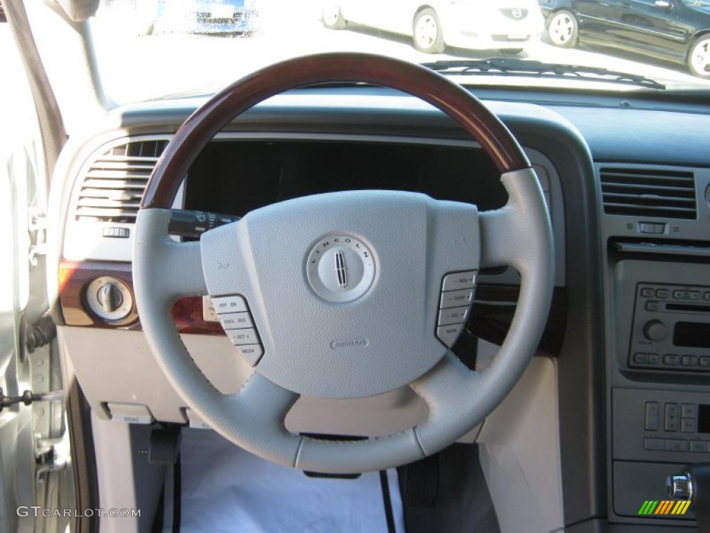 2005 Navigator Luxury - Satellite Silver Metallic / Dove Grey photo #11