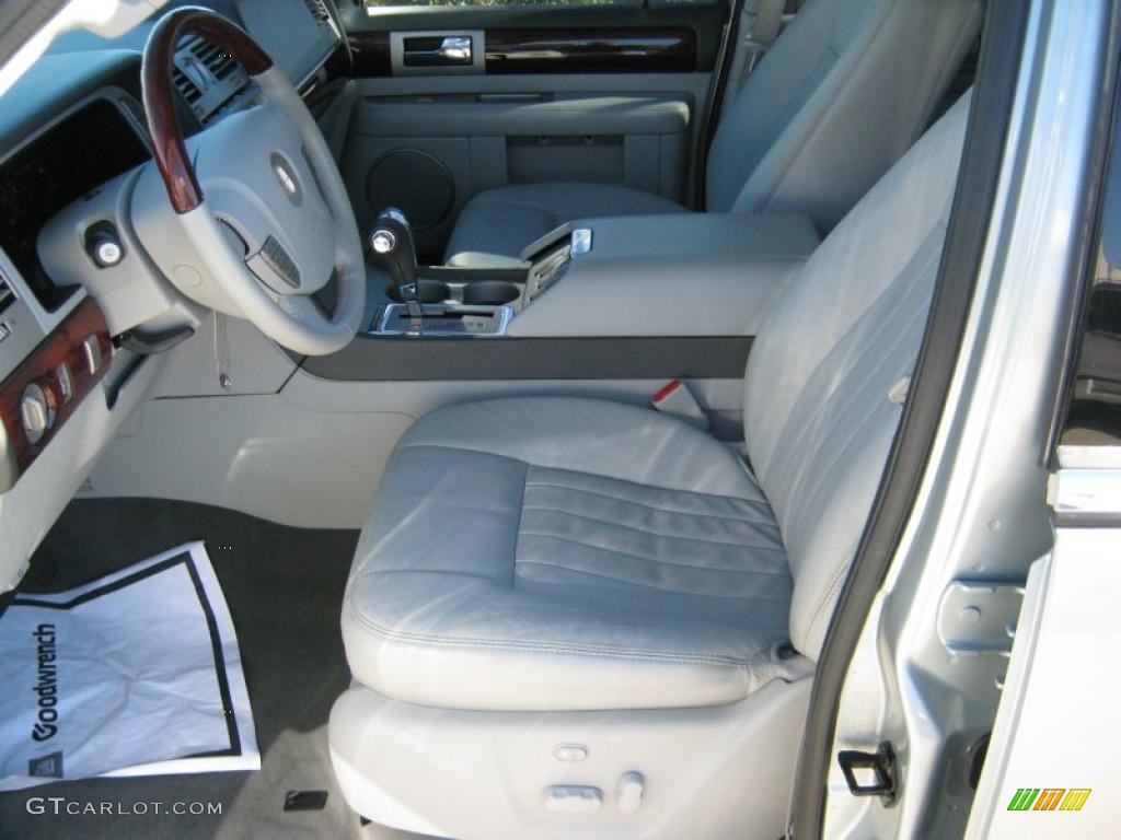 Dove Grey Interior 2005 Lincoln Navigator Luxury Photo #39435250