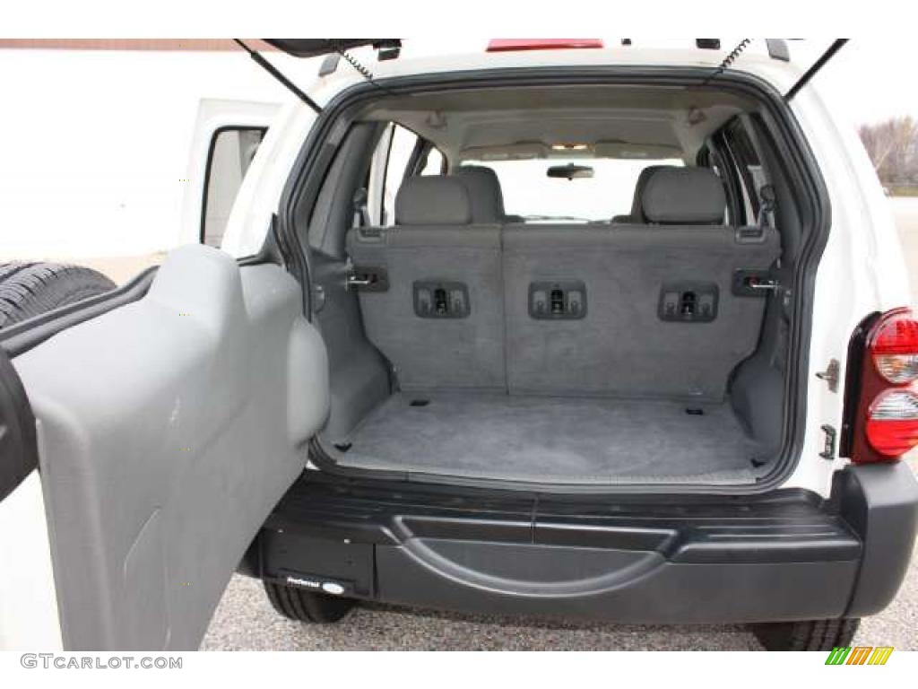 2006 Liberty Sport 4x4 - Stone White / Medium Slate Gray photo #9