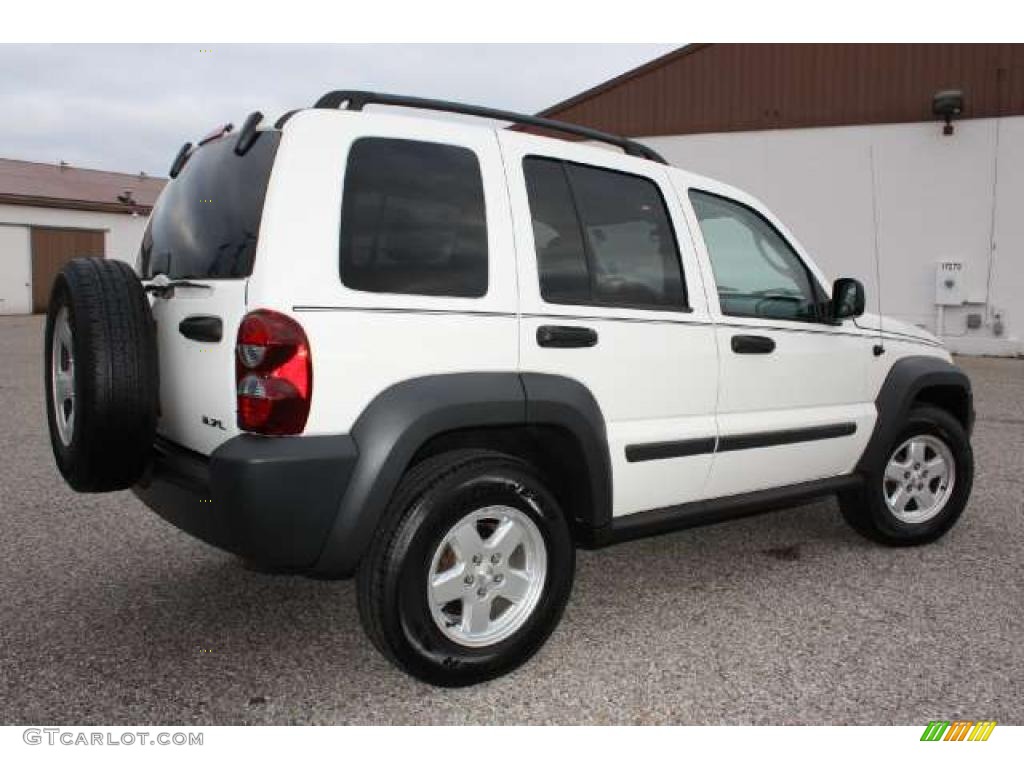2006 Liberty Sport 4x4 - Stone White / Medium Slate Gray photo #22