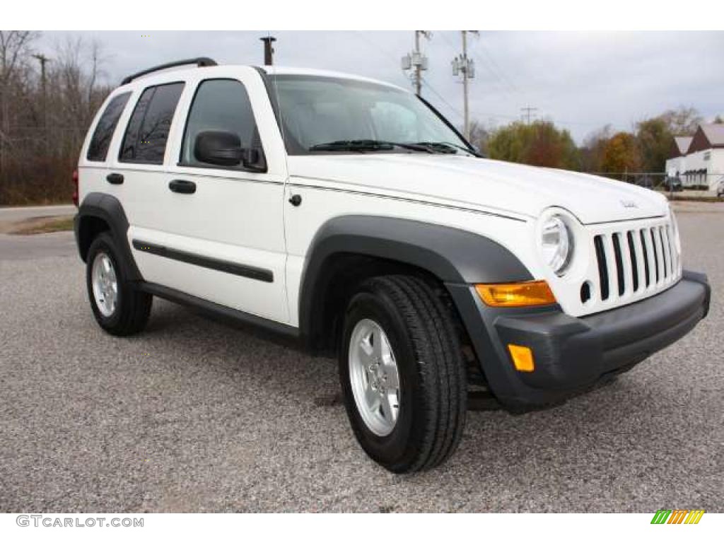 2006 Liberty Sport 4x4 - Stone White / Medium Slate Gray photo #24