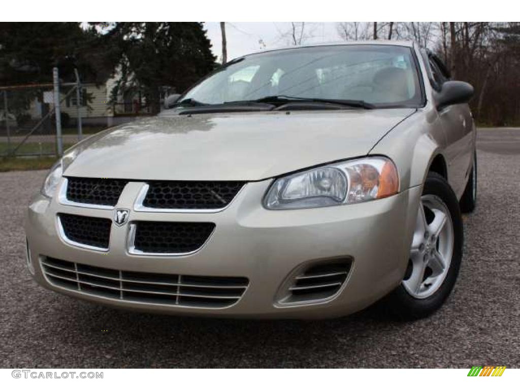 2005 Stratus SXT Sedan - Linen Gold Metallic / Dark Slate Gray photo #1