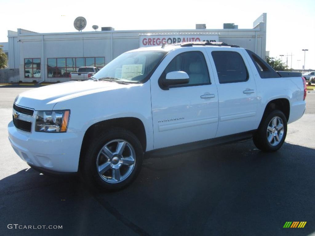 Summit White Chevrolet Avalanche