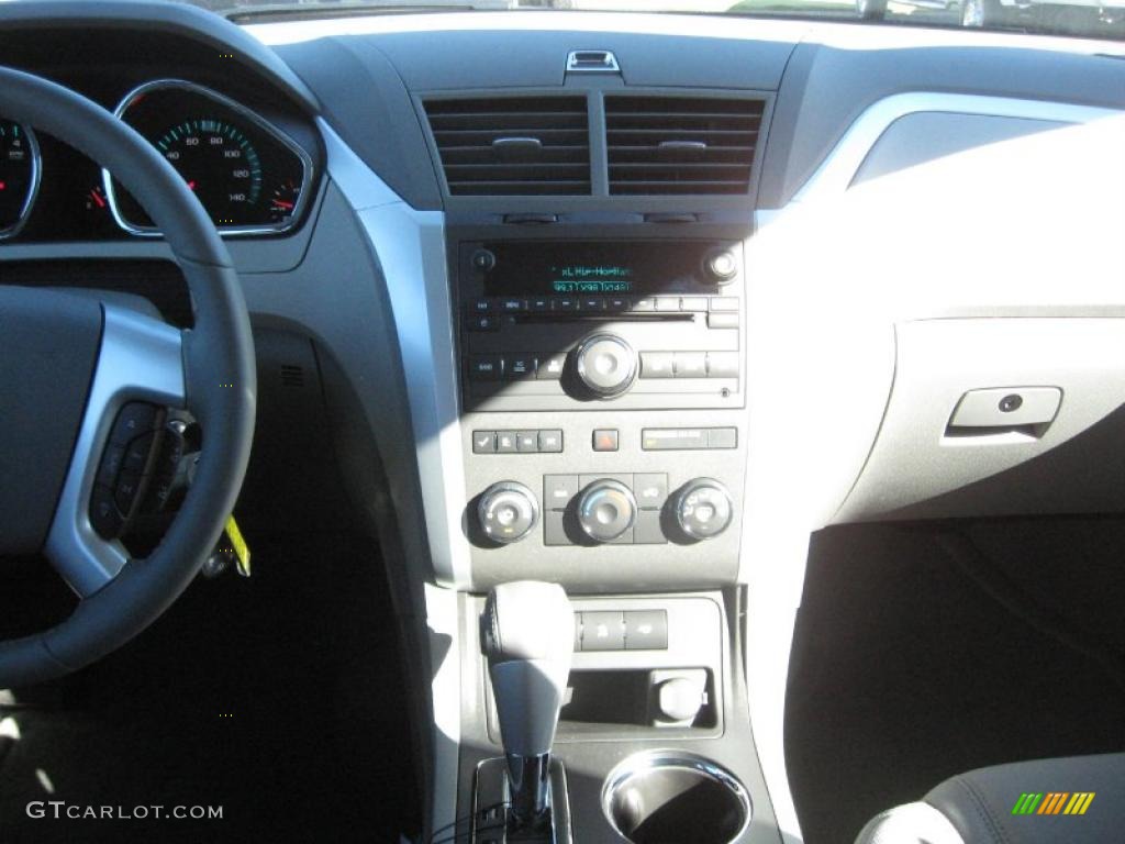 2011 Traverse LT - Silver Ice Metallic / Dark Gray/Light Gray photo #8