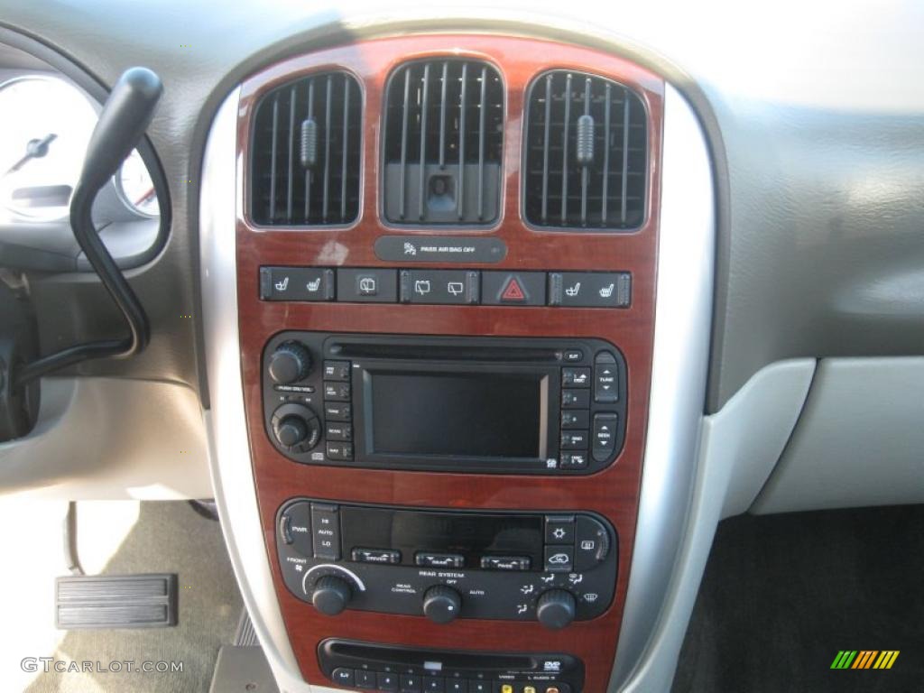 2006 Chrysler Town & Country Limited Controls Photo #39442838