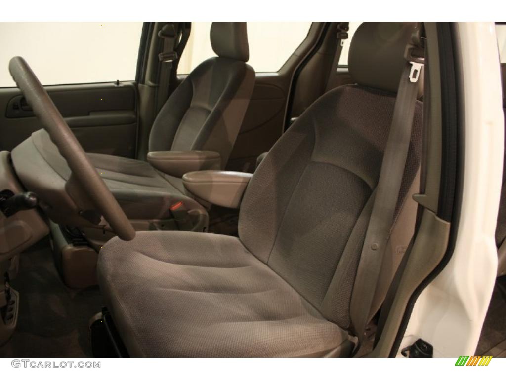 Taupe Interior 2002 Chrysler Voyager eC Photo #39443082