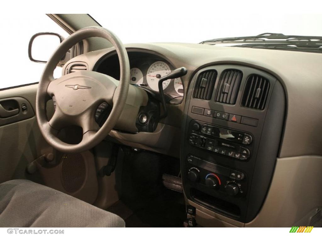 2002 Chrysler Voyager eC Taupe Dashboard Photo #39443174