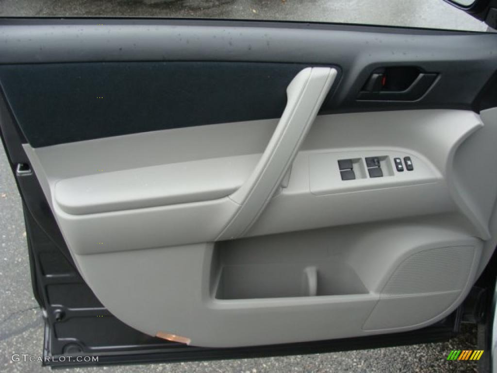 2010 Toyota Highlander V6 4WD Ash Door Panel Photo #39444014