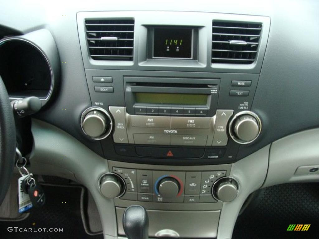 2010 Toyota Highlander V6 4WD Controls Photo #39444095