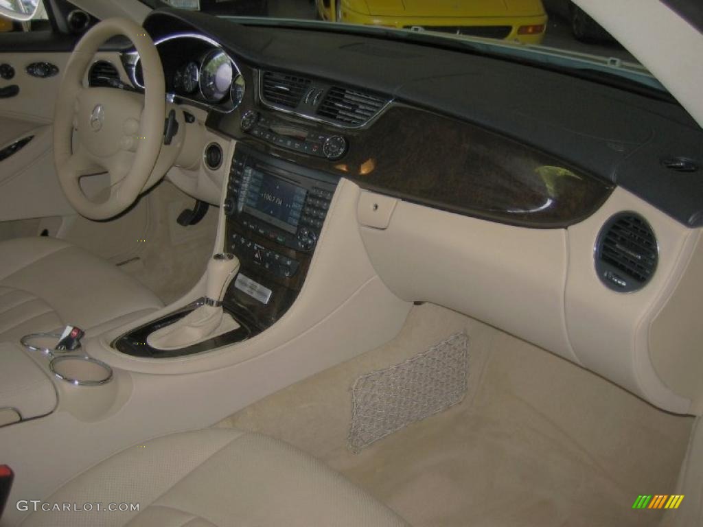 2008 Mercedes-Benz CLS 550 Diamond White Edition Cashmere Beige Dashboard Photo #39446374