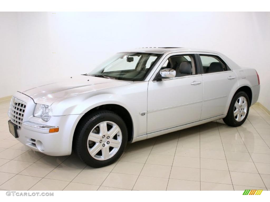 2006 300 C HEMI AWD - Bright Silver Metallic / Dark Slate Gray/Light Slate Gray photo #3