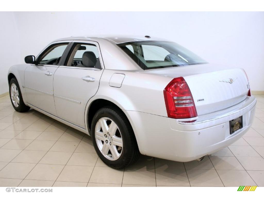 2006 300 C HEMI AWD - Bright Silver Metallic / Dark Slate Gray/Light Slate Gray photo #5