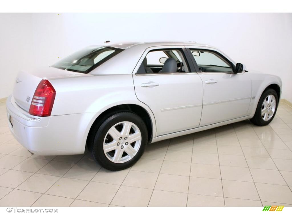 2006 300 C HEMI AWD - Bright Silver Metallic / Dark Slate Gray/Light Slate Gray photo #7