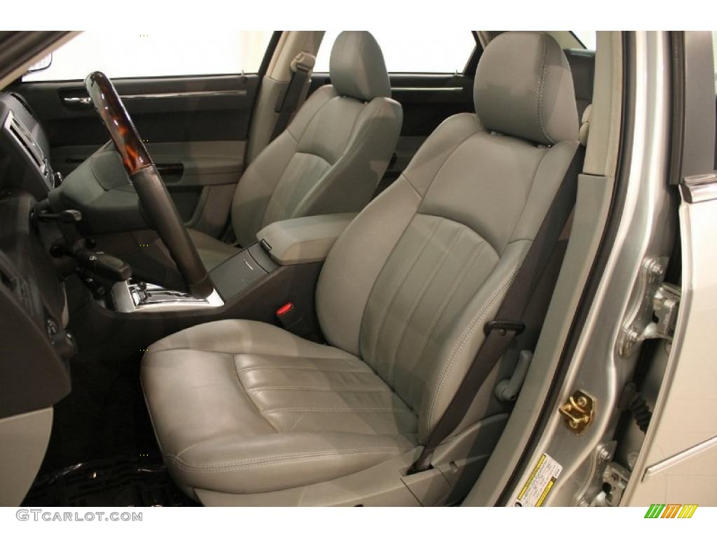 2006 300 C HEMI AWD - Bright Silver Metallic / Dark Slate Gray/Light Slate Gray photo #10