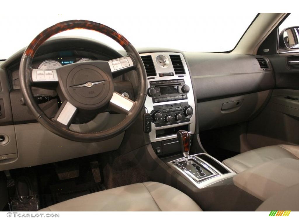 2006 300 C HEMI AWD - Bright Silver Metallic / Dark Slate Gray/Light Slate Gray photo #11