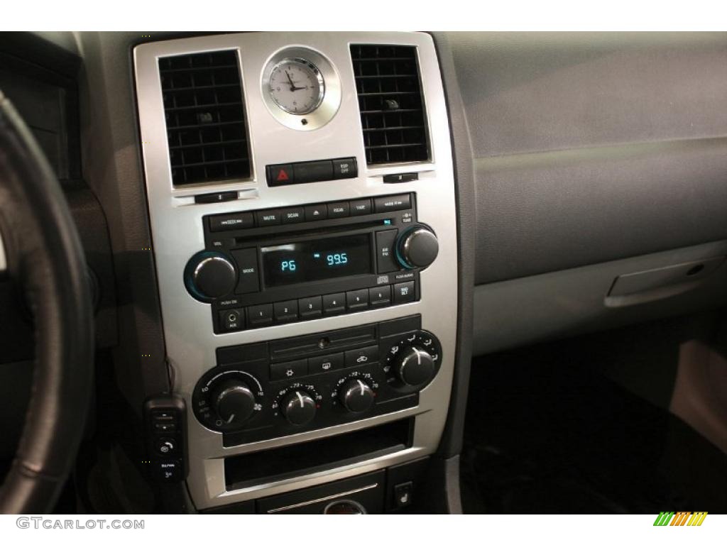 2006 300 C HEMI AWD - Bright Silver Metallic / Dark Slate Gray/Light Slate Gray photo #14